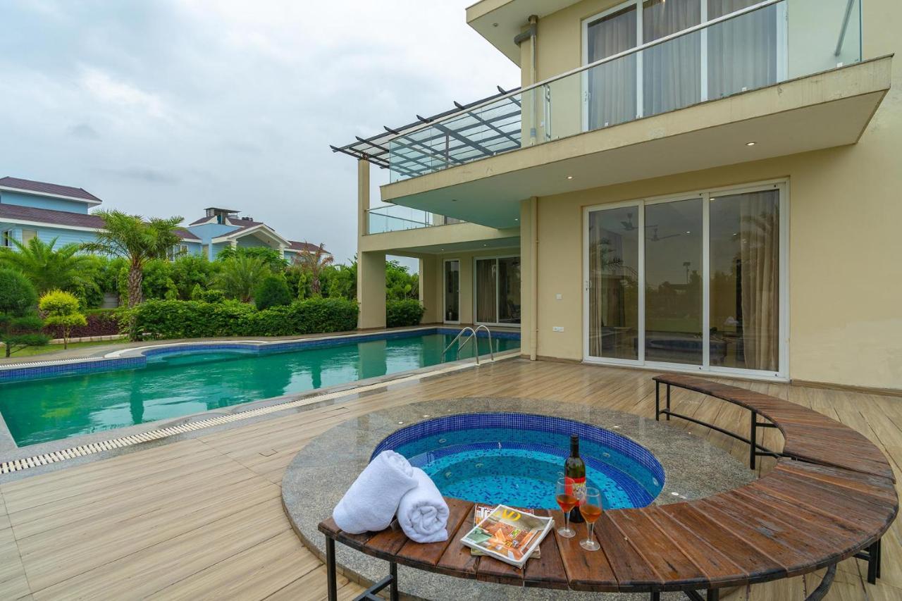 Stayvista At Blanc Belle With Outdoor Pool Sohna Exteriör bild