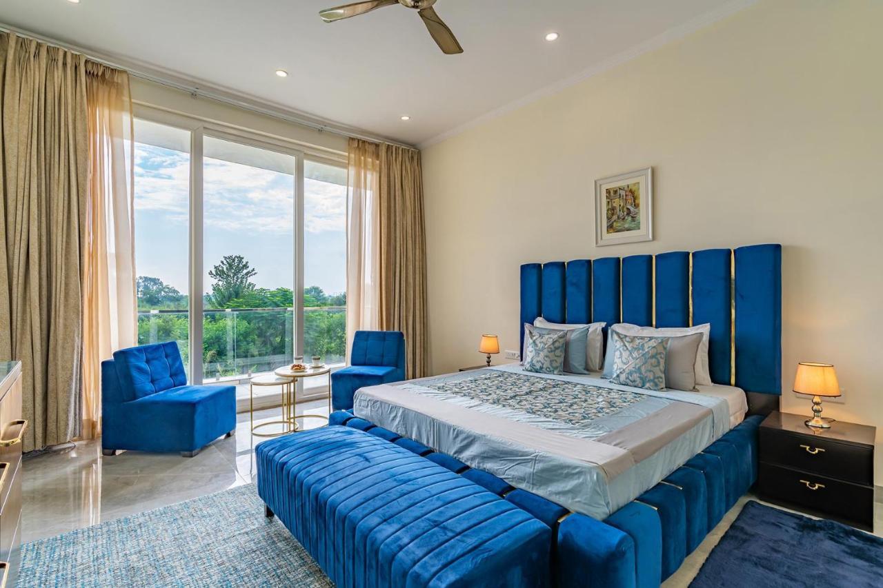 Stayvista At Blanc Belle With Outdoor Pool Sohna Exteriör bild