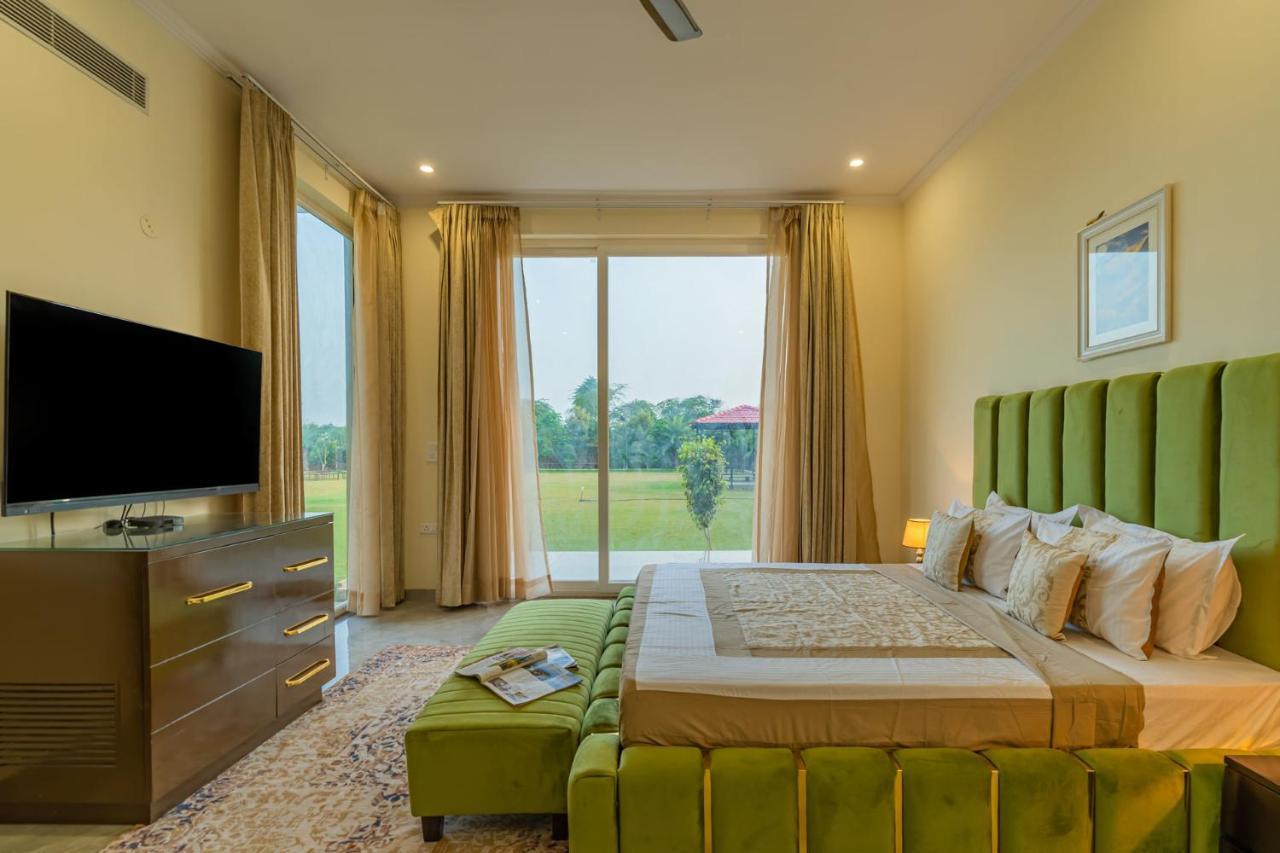 Stayvista At Blanc Belle With Outdoor Pool Sohna Exteriör bild