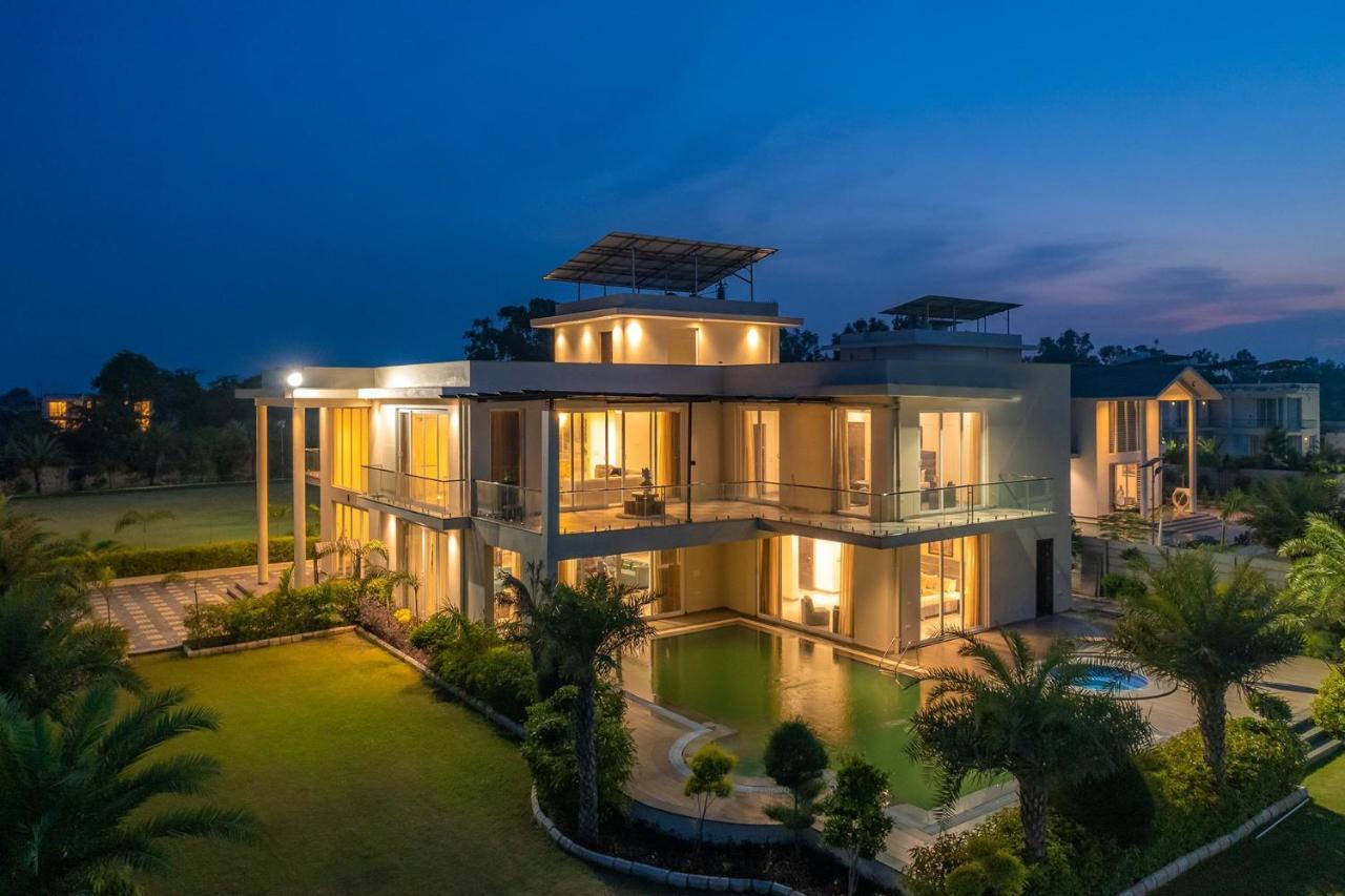 Stayvista At Blanc Belle With Outdoor Pool Sohna Exteriör bild