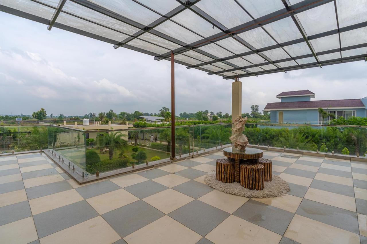 Stayvista At Blanc Belle With Outdoor Pool Sohna Exteriör bild